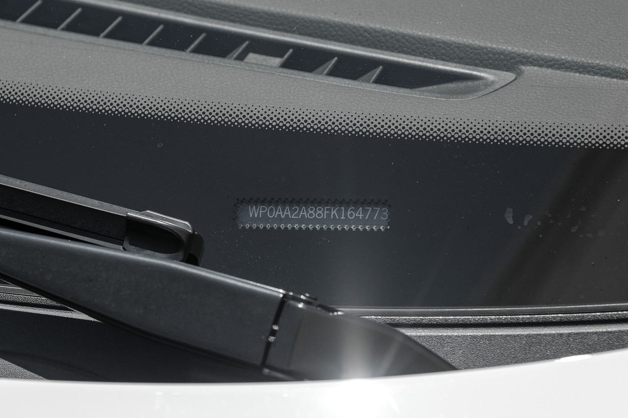 Porsche Cayman Vehicle Main Gallery Image 43