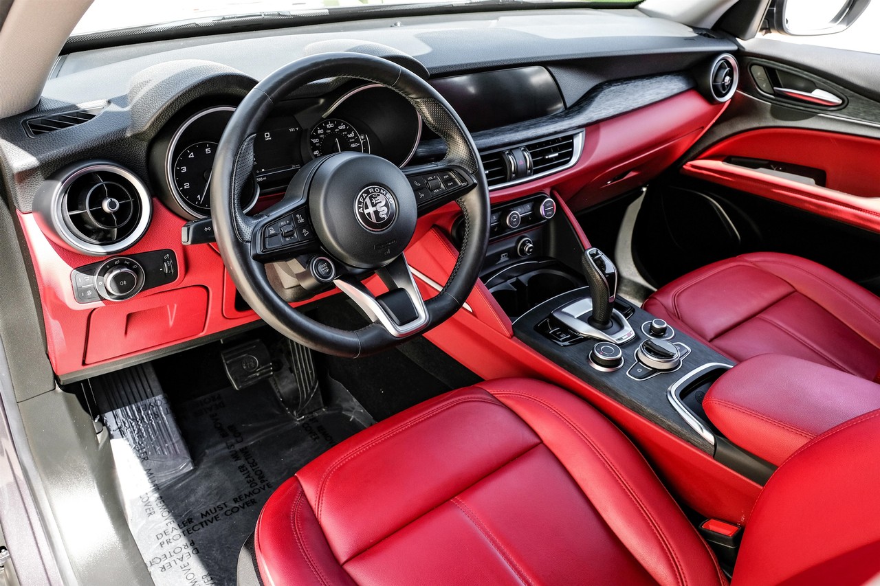 Alfa Romeo Stelvio Vehicle Main Gallery Image 03
