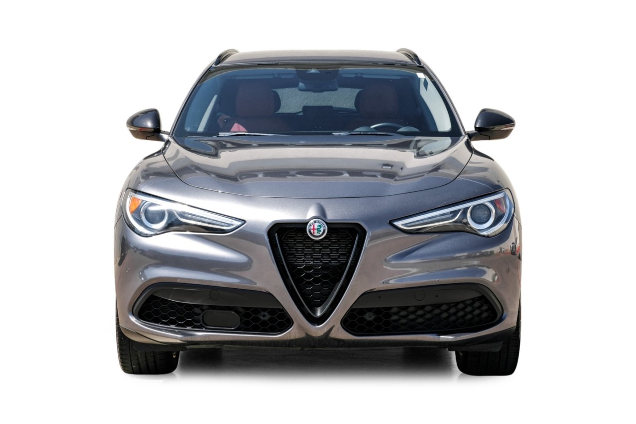 Alfa Romeo Stelvio Vehicle Main Gallery Image 05