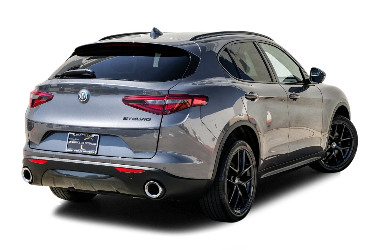 Alfa Romeo Stelvio Vehicle Main Gallery Image 08