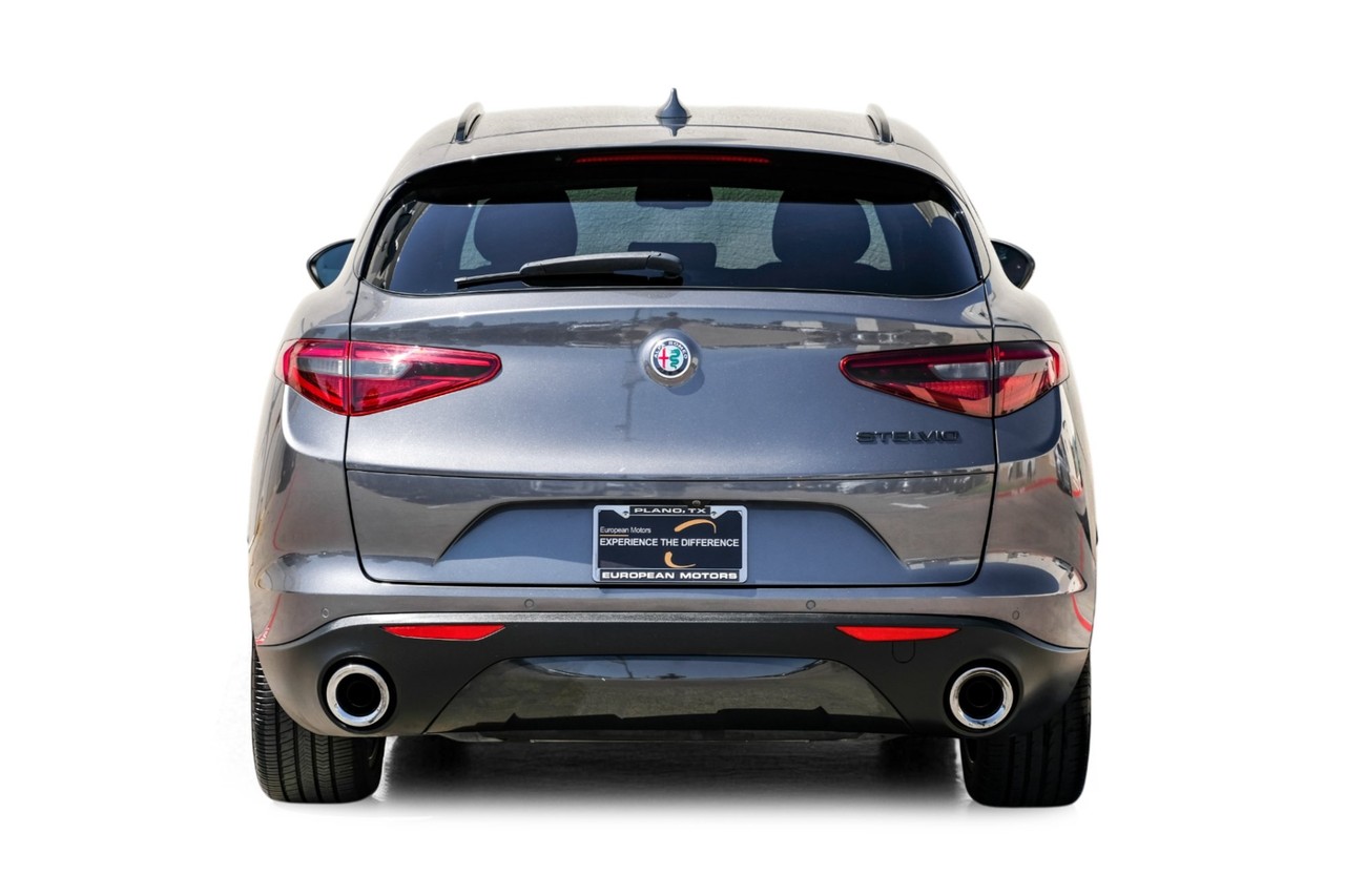 Alfa Romeo Stelvio Vehicle Main Gallery Image 09