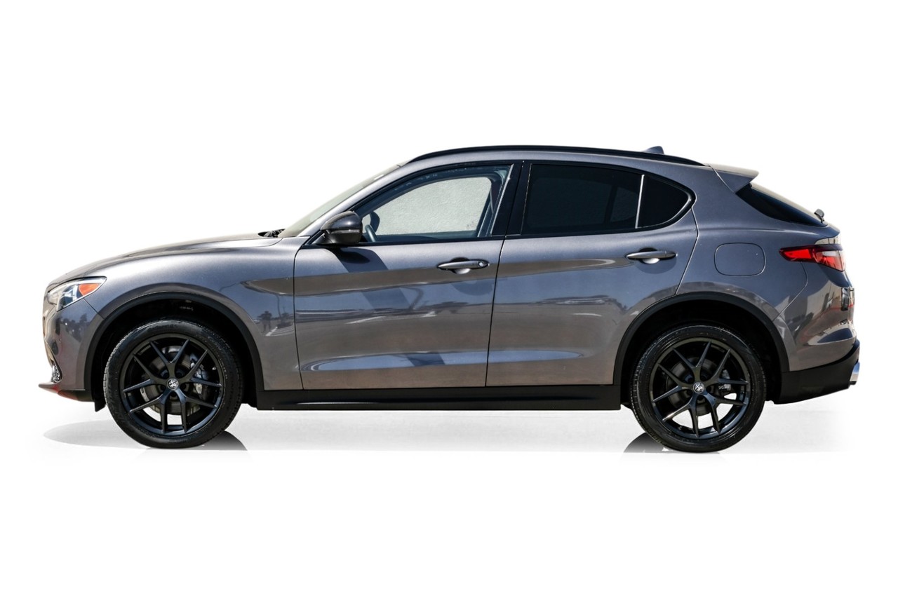 Alfa Romeo Stelvio Vehicle Main Gallery Image 11