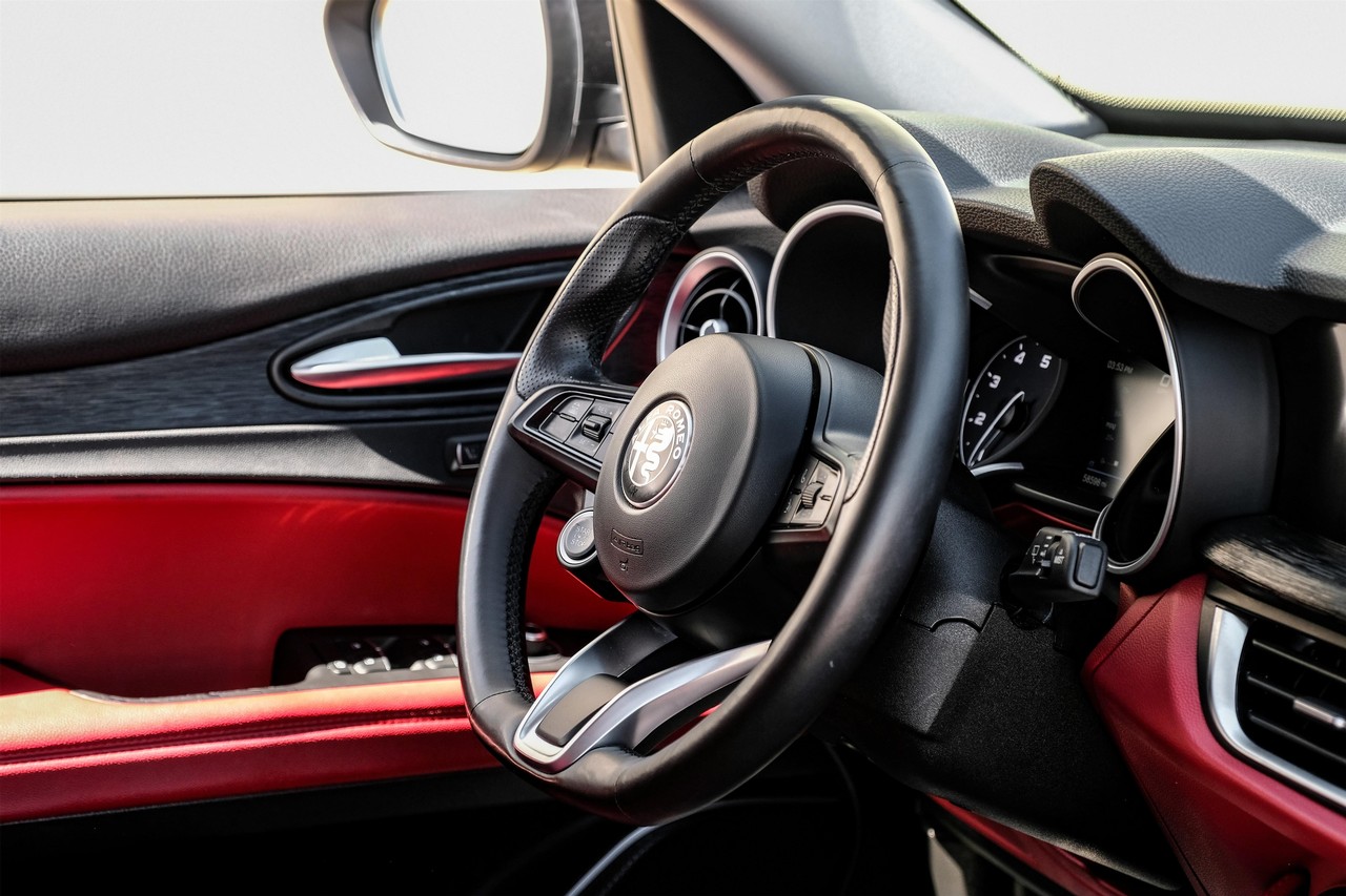 Alfa Romeo Stelvio Vehicle Main Gallery Image 13