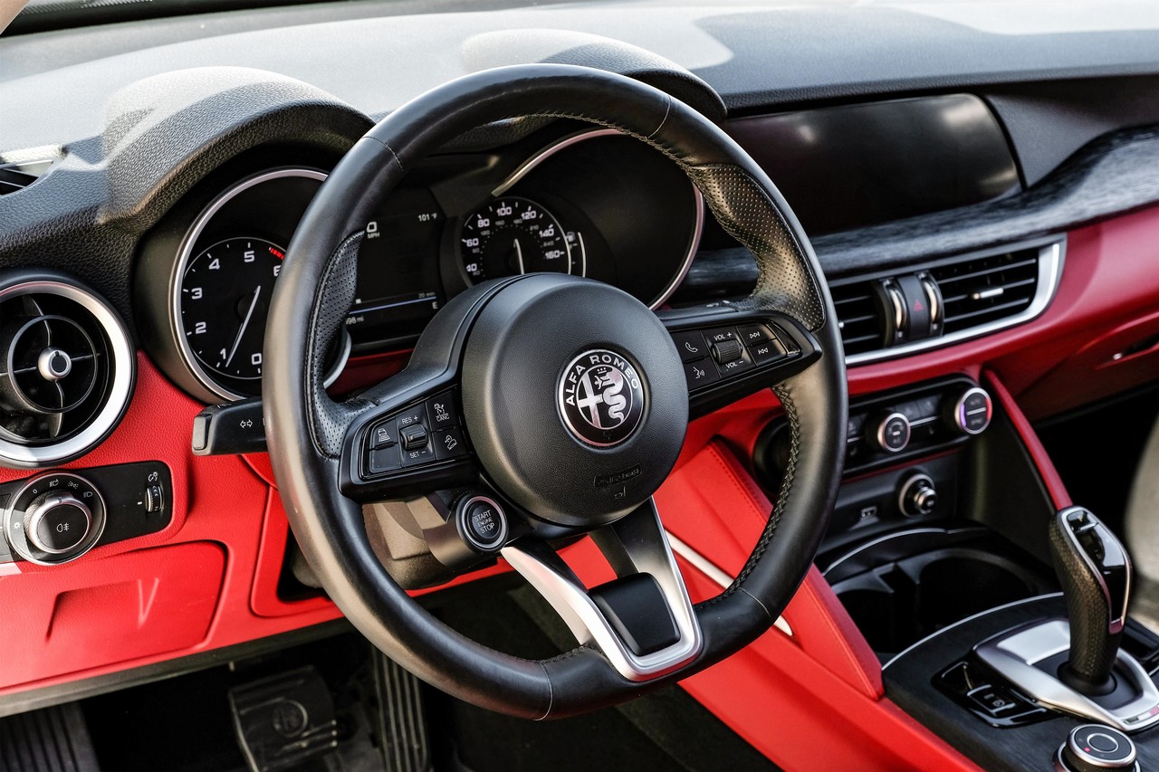 Alfa Romeo Stelvio Vehicle Main Gallery Image 15