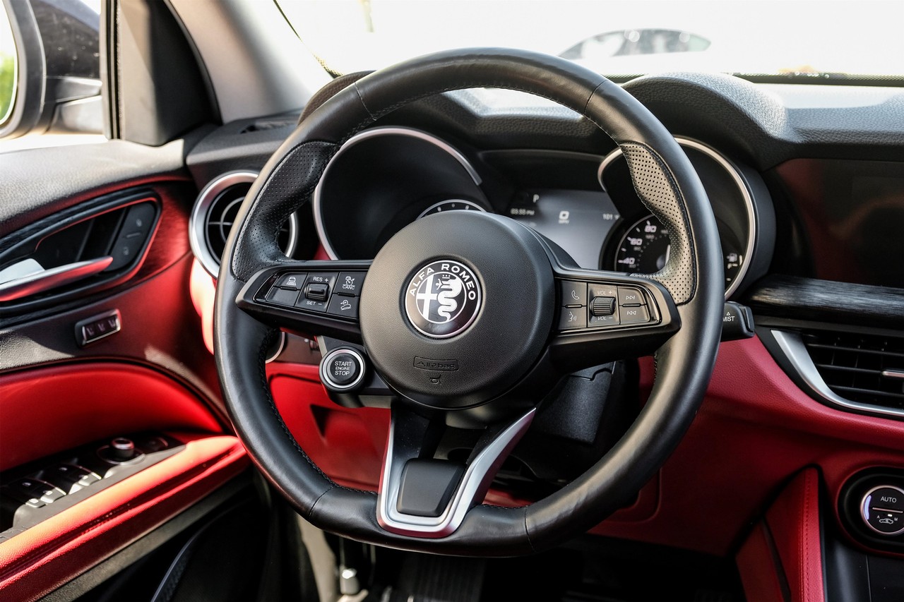 Alfa Romeo Stelvio Vehicle Main Gallery Image 16