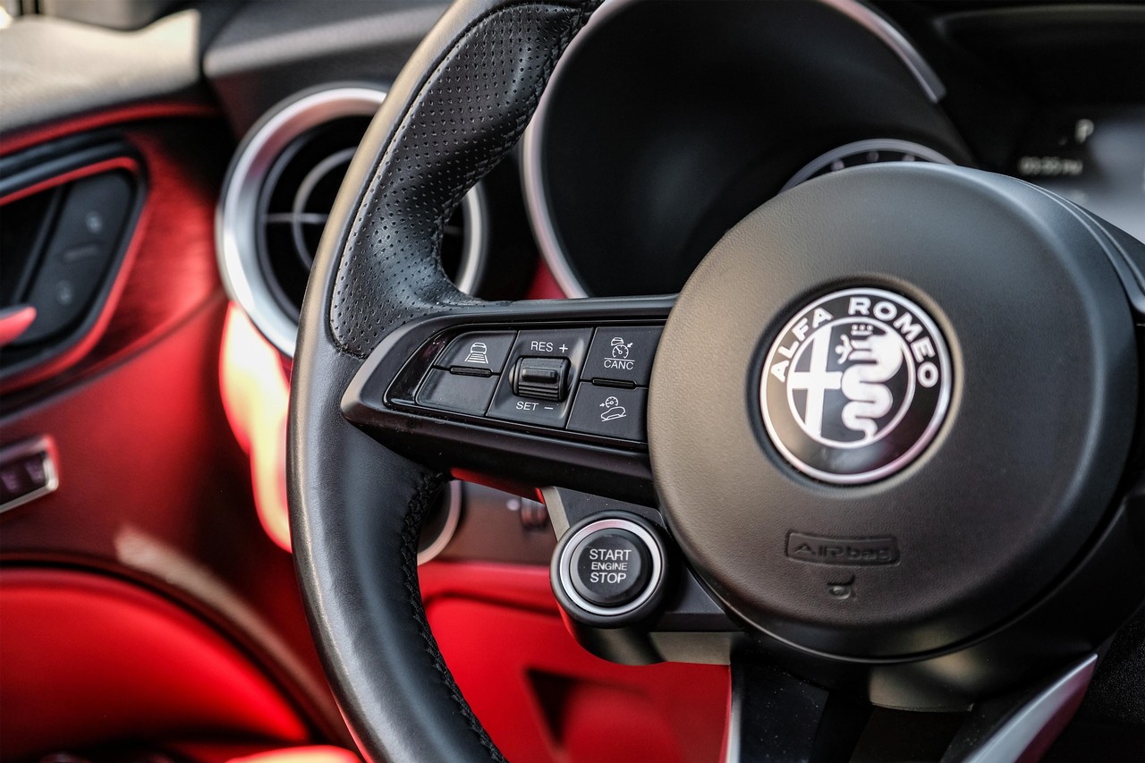 Alfa Romeo Stelvio Vehicle Main Gallery Image 17