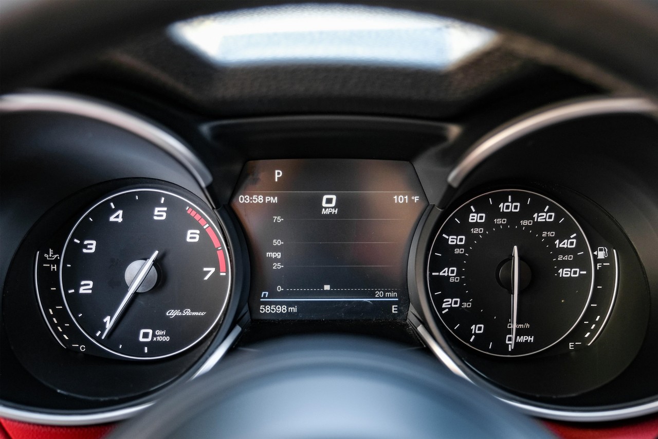 Alfa Romeo Stelvio Vehicle Main Gallery Image 19