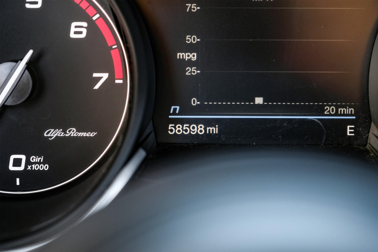 Alfa Romeo Stelvio Vehicle Main Gallery Image 20