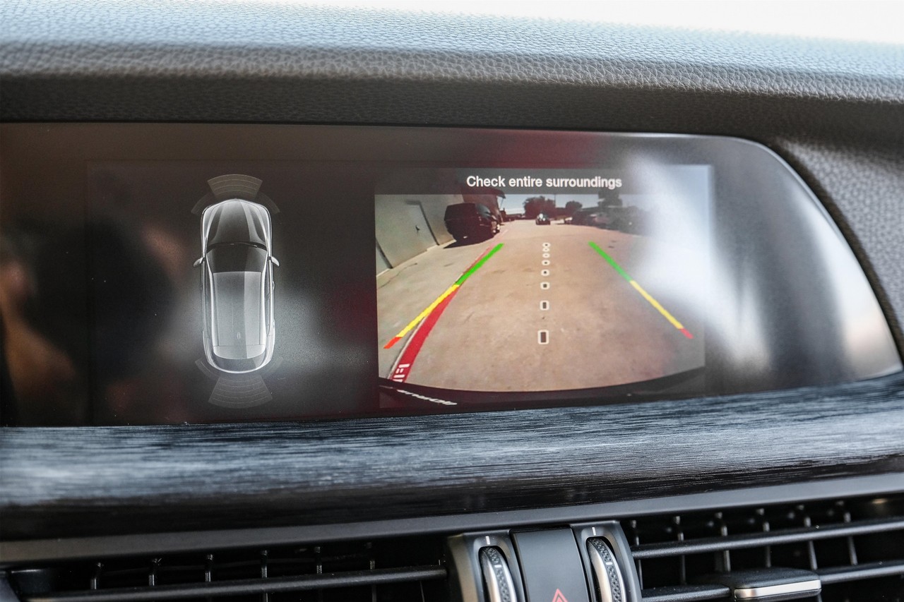 Alfa Romeo Stelvio Vehicle Main Gallery Image 21