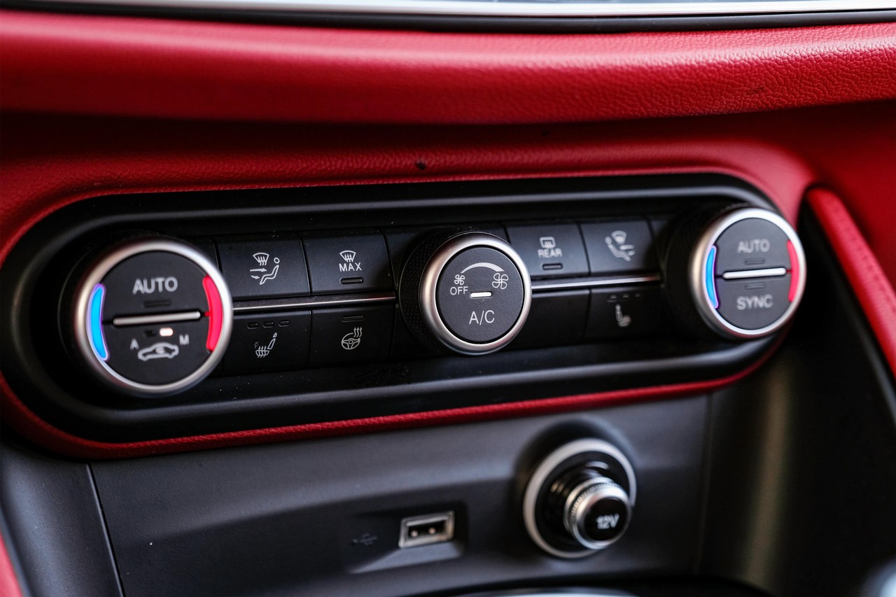 Alfa Romeo Stelvio Vehicle Main Gallery Image 24