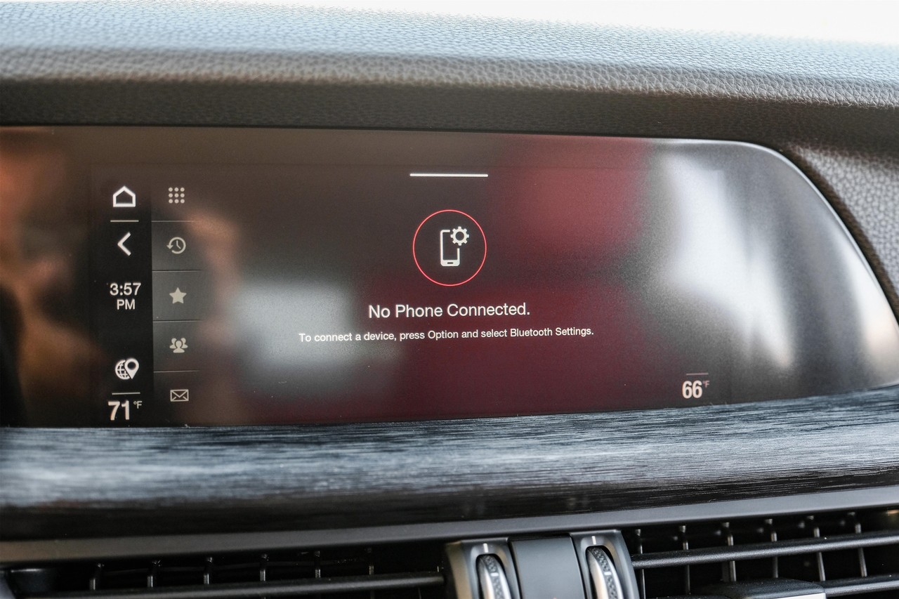 Alfa Romeo Stelvio Vehicle Main Gallery Image 29
