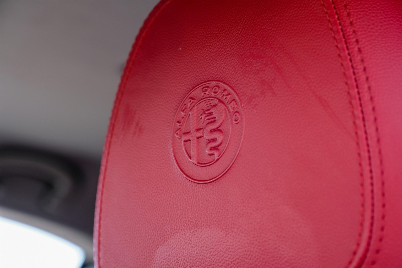 Alfa Romeo Stelvio Vehicle Main Gallery Image 31