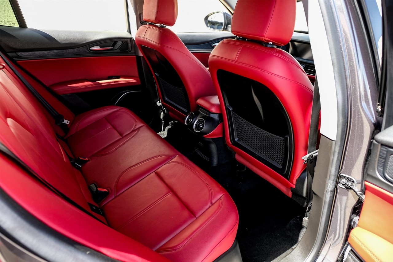 Alfa Romeo Stelvio Vehicle Main Gallery Image 34