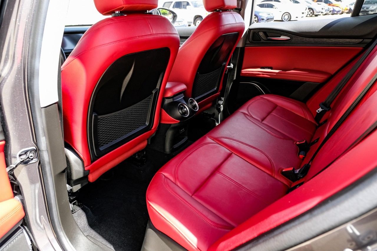 Alfa Romeo Stelvio Vehicle Main Gallery Image 35