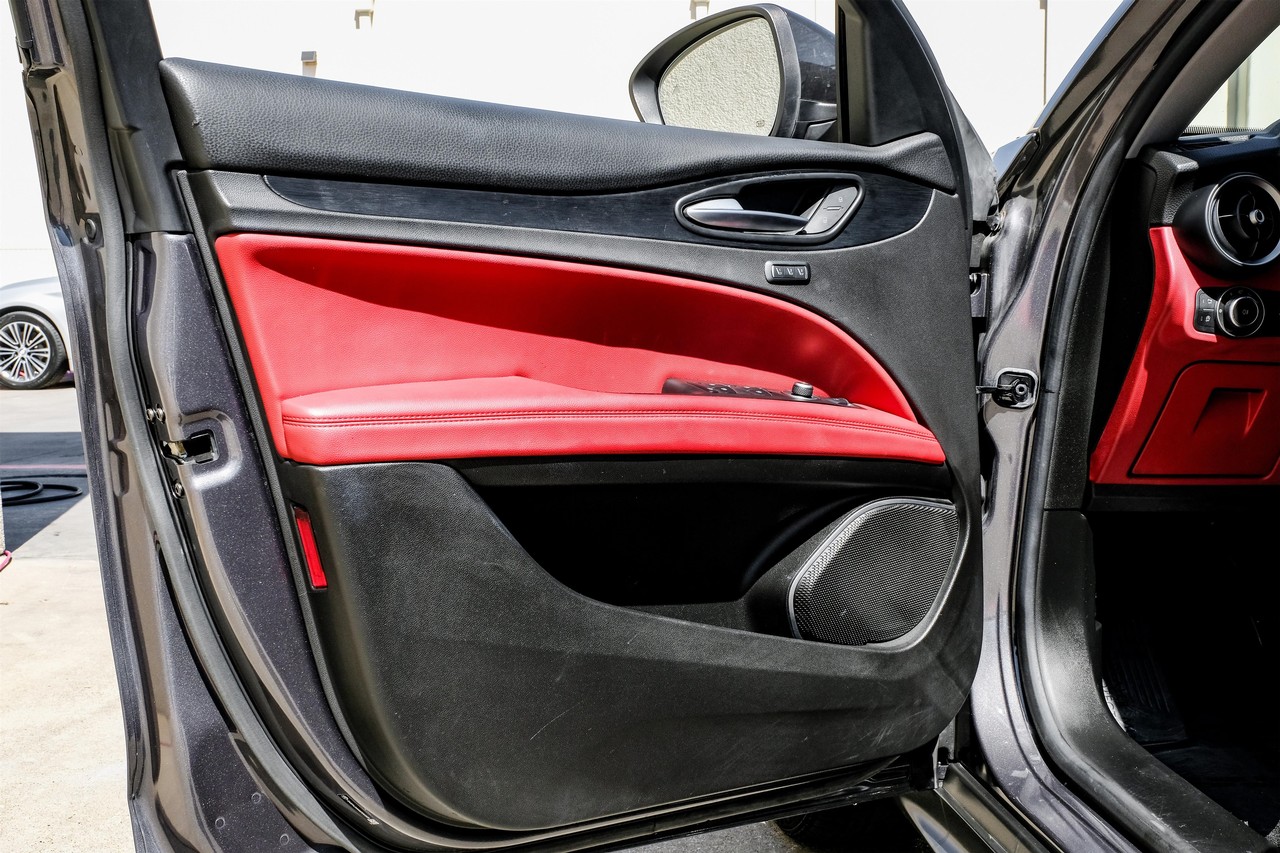 Alfa Romeo Stelvio Vehicle Main Gallery Image 39