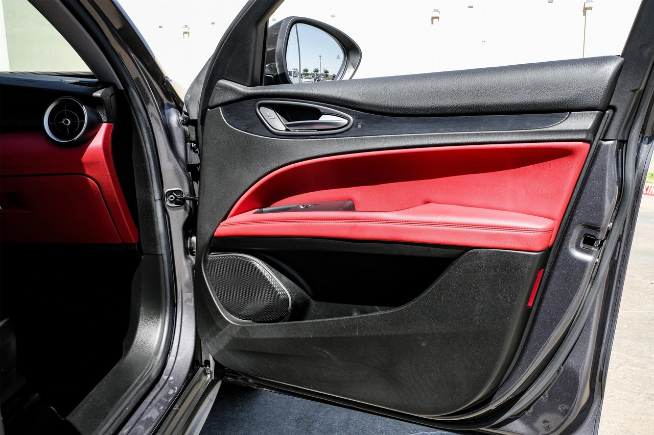 Alfa Romeo Stelvio Vehicle Main Gallery Image 41
