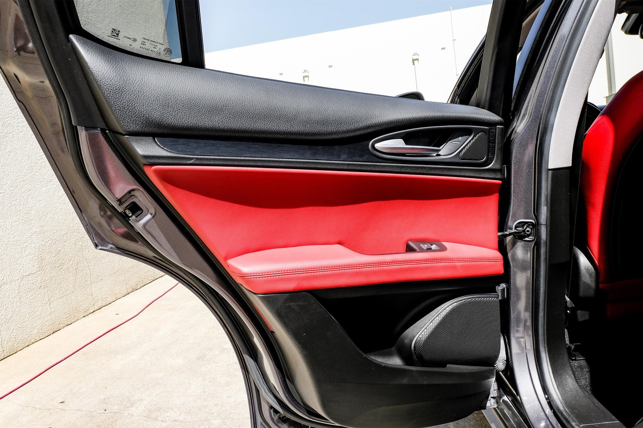 Alfa Romeo Stelvio Vehicle Main Gallery Image 42