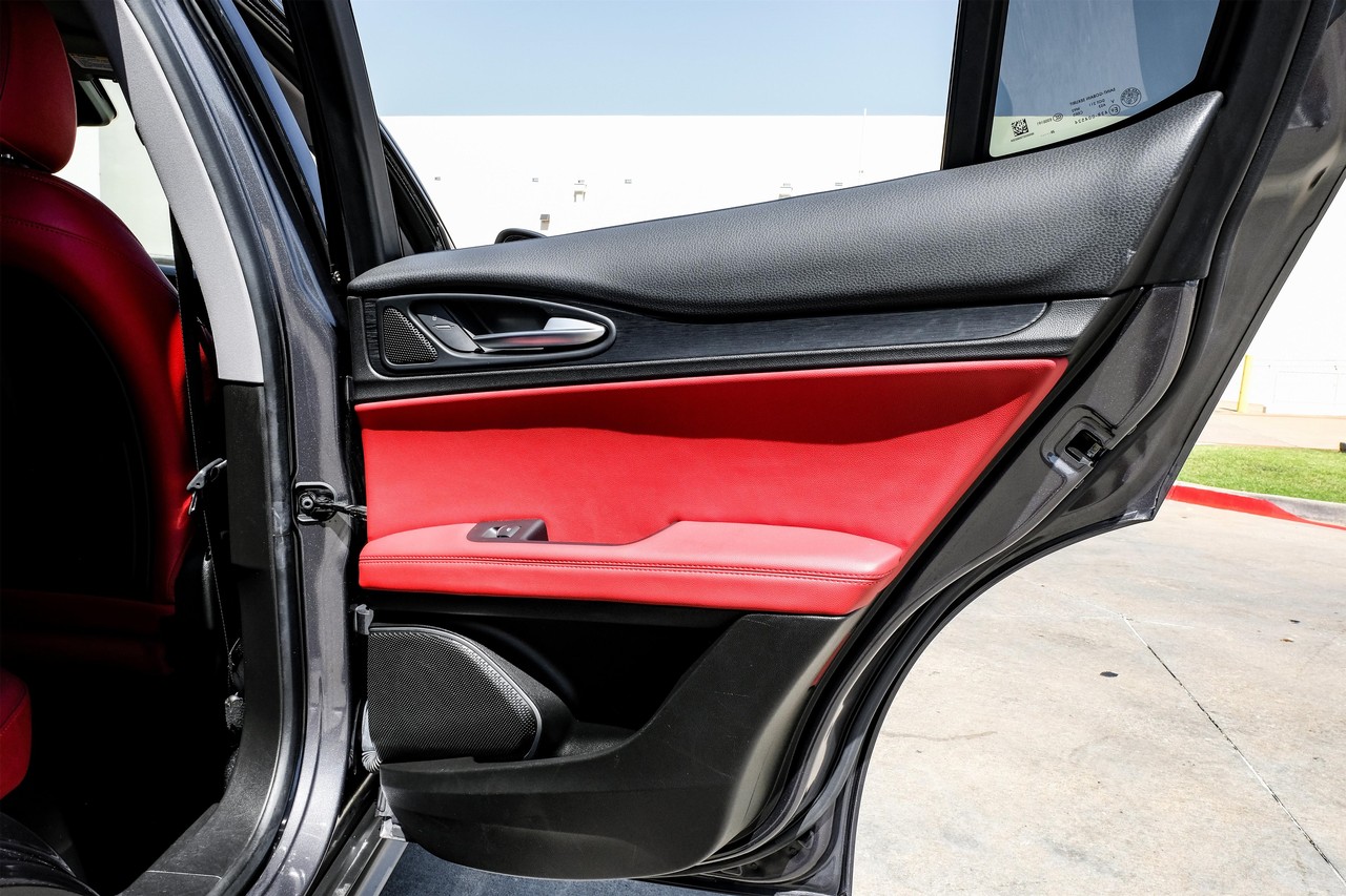Alfa Romeo Stelvio Vehicle Main Gallery Image 43