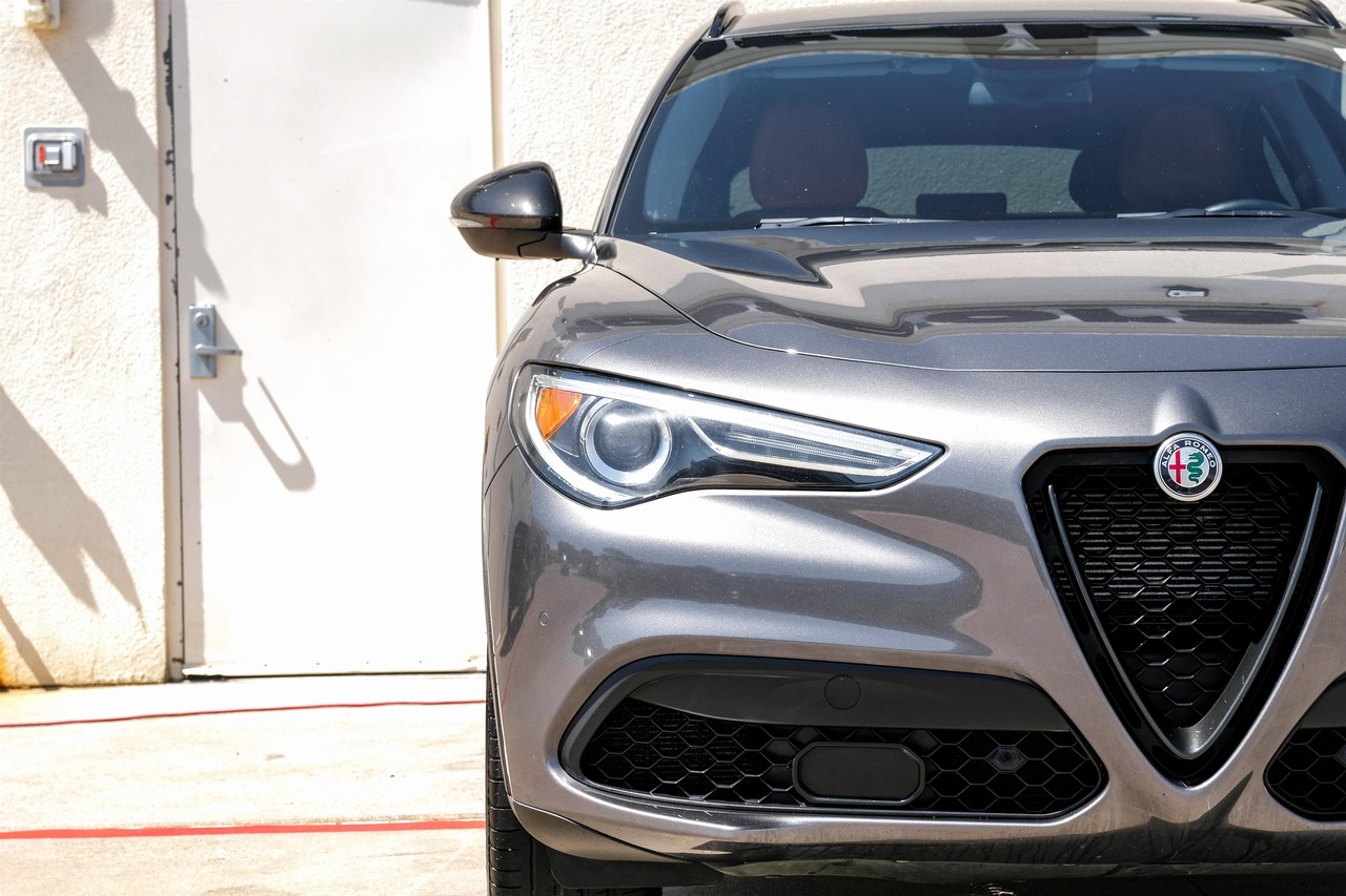 Alfa Romeo Stelvio Vehicle Main Gallery Image 44