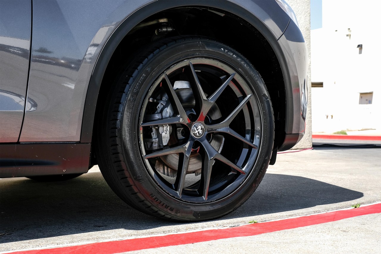 Alfa Romeo Stelvio Vehicle Main Gallery Image 49