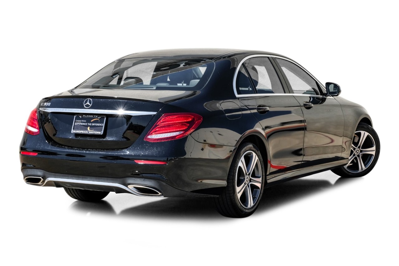 Mercedes-Benz E 300 Vehicle Main Gallery Image 08