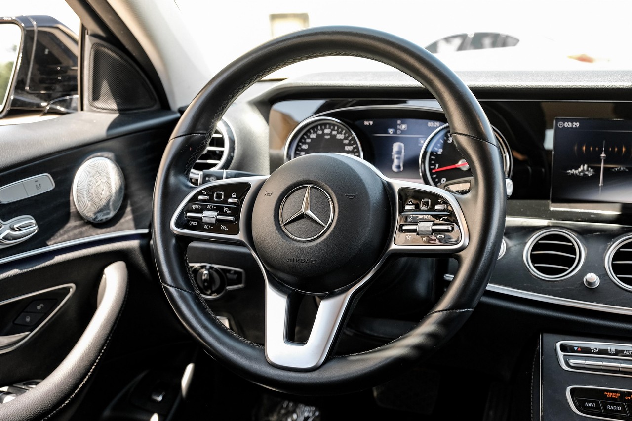 Mercedes-Benz E 300 Vehicle Main Gallery Image 15