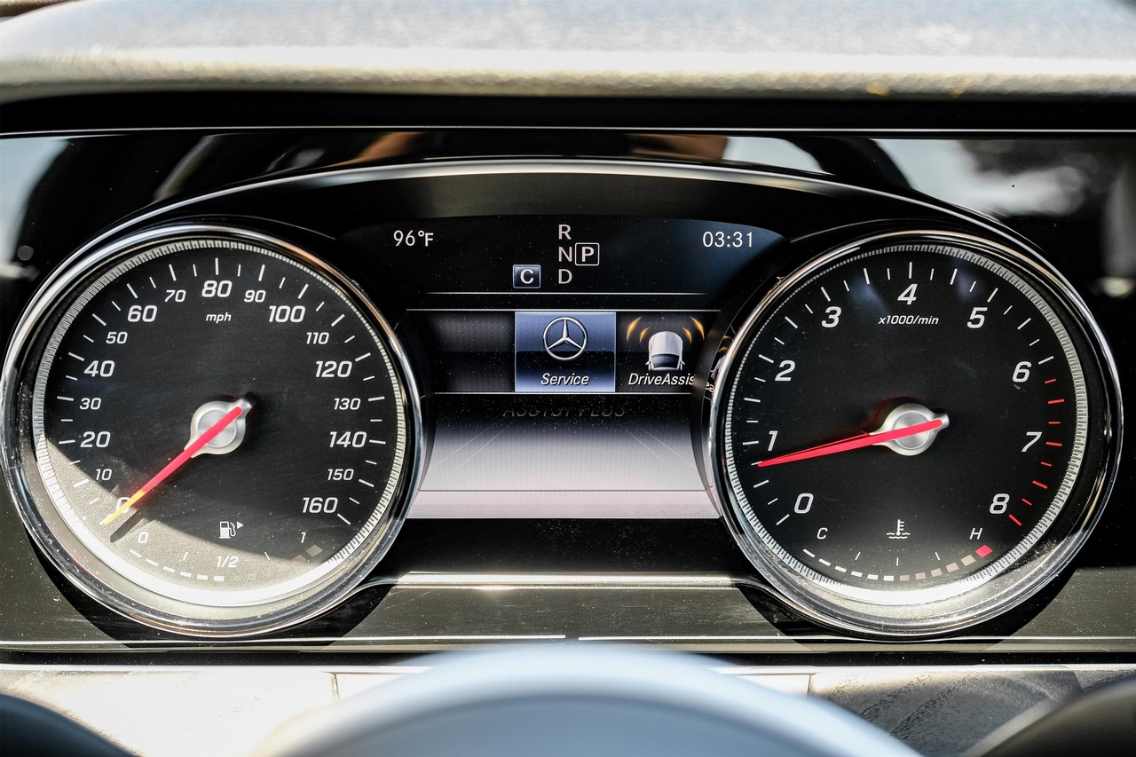 Mercedes-Benz E 300 Vehicle Main Gallery Image 18