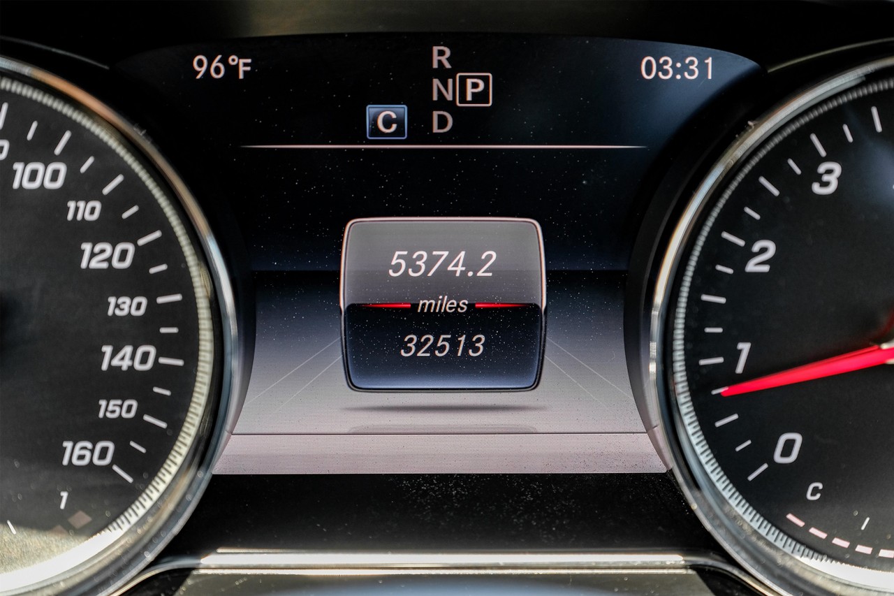 Mercedes-Benz E 300 Vehicle Main Gallery Image 19