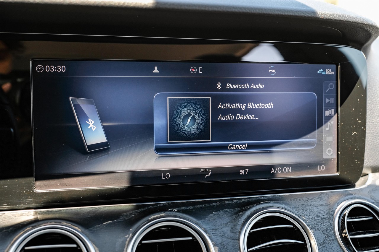Mercedes-Benz E 300 Vehicle Main Gallery Image 28