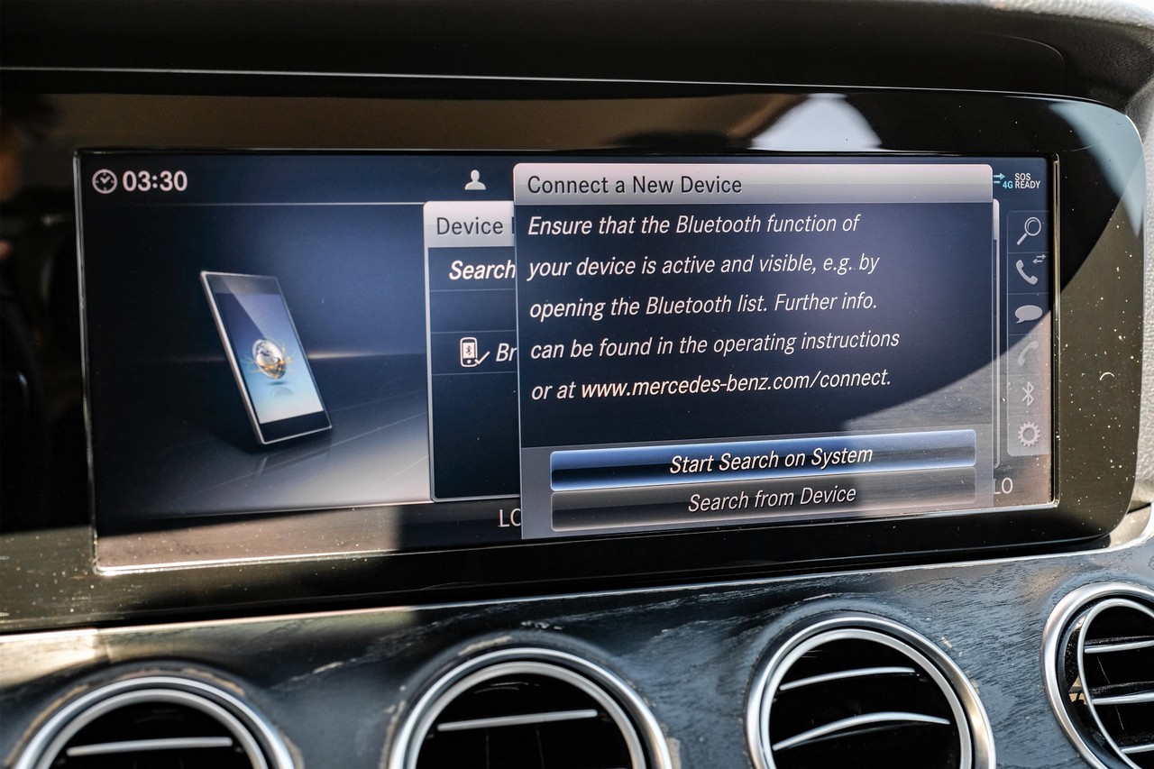 Mercedes-Benz E 300 Vehicle Main Gallery Image 29