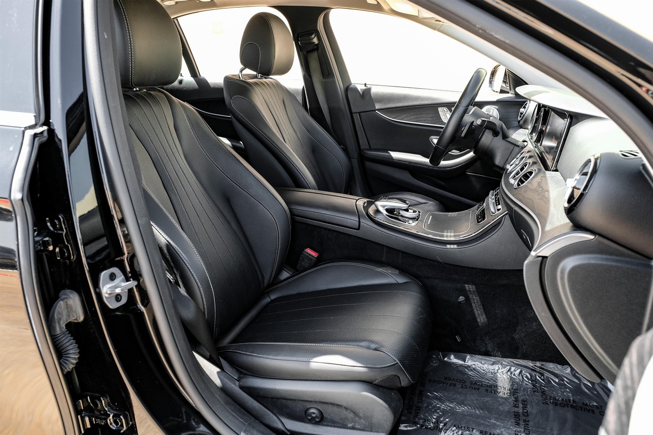 Mercedes-Benz E 300 Vehicle Main Gallery Image 30