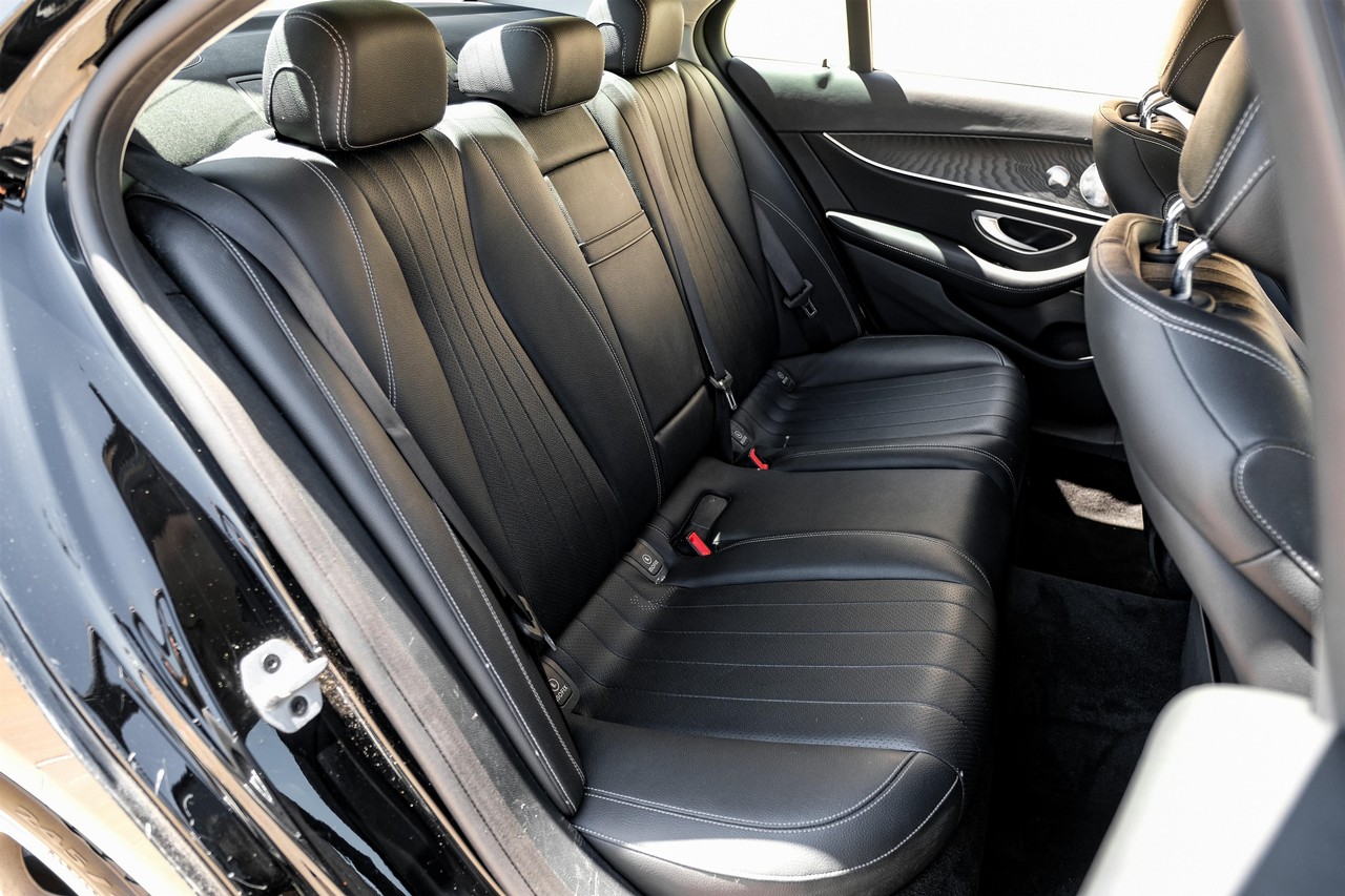 Mercedes-Benz E 300 Vehicle Main Gallery Image 31