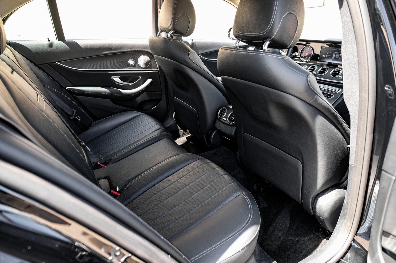 Mercedes-Benz E 300 Vehicle Main Gallery Image 32