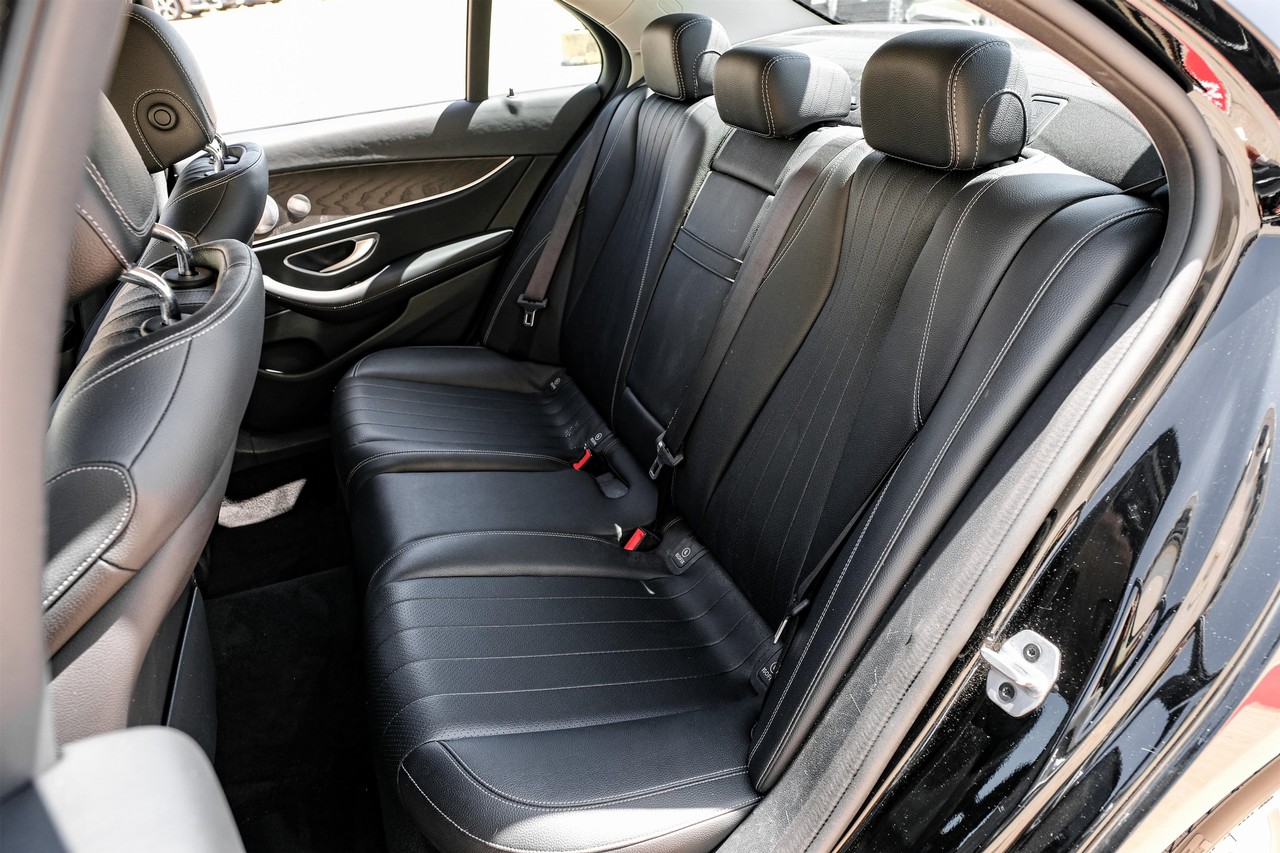 Mercedes-Benz E 300 Vehicle Main Gallery Image 34