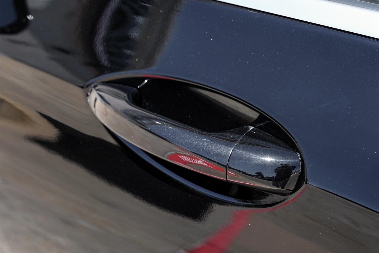 Mercedes-Benz E 300 Vehicle Main Gallery Image 35