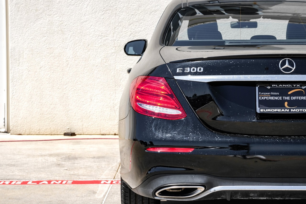 Mercedes-Benz E 300 Vehicle Main Gallery Image 43