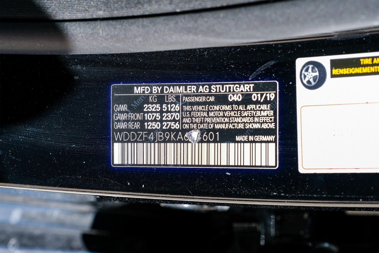 Mercedes-Benz E 300 Vehicle Main Gallery Image 50