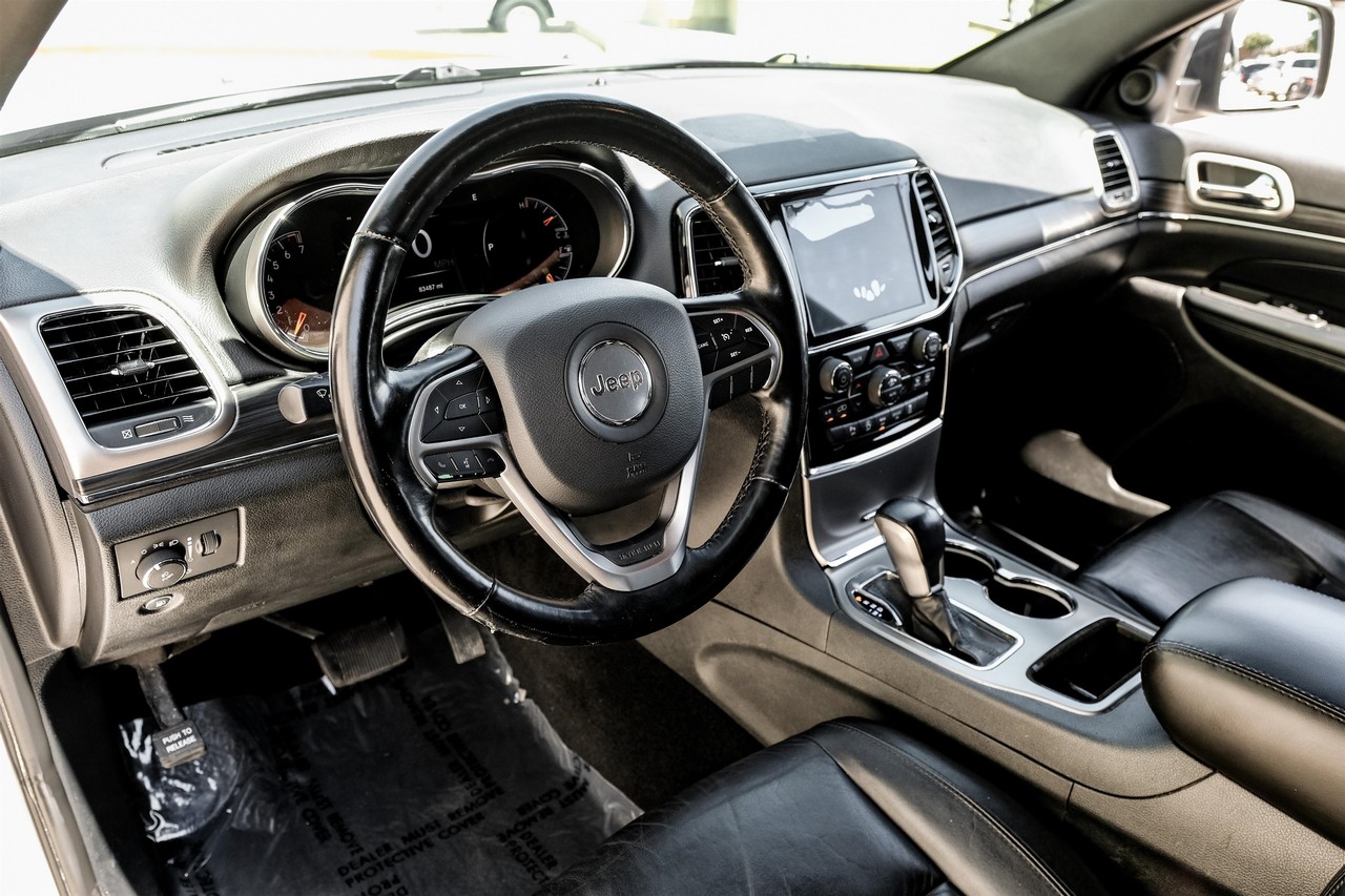 Jeep Grand Cherokee Vehicle Main Gallery Image 03