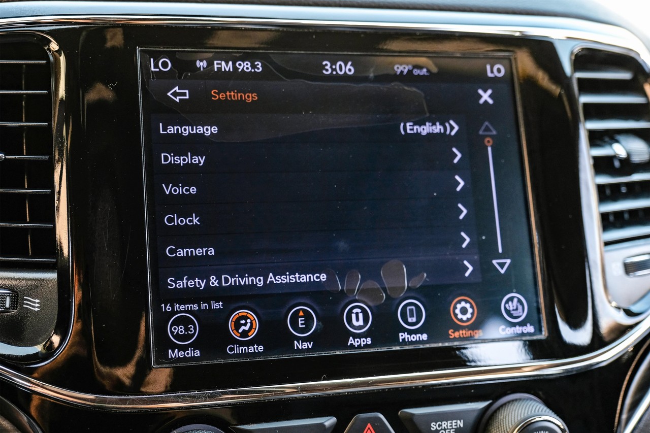 Jeep Grand Cherokee Vehicle Main Gallery Image 32