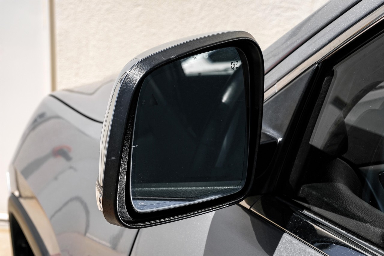 Jeep Grand Cherokee Vehicle Main Gallery Image 38