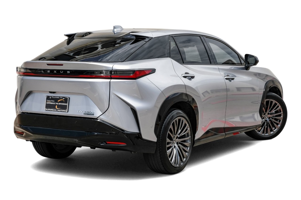 Lexus RZ Vehicle Main Gallery Image 09