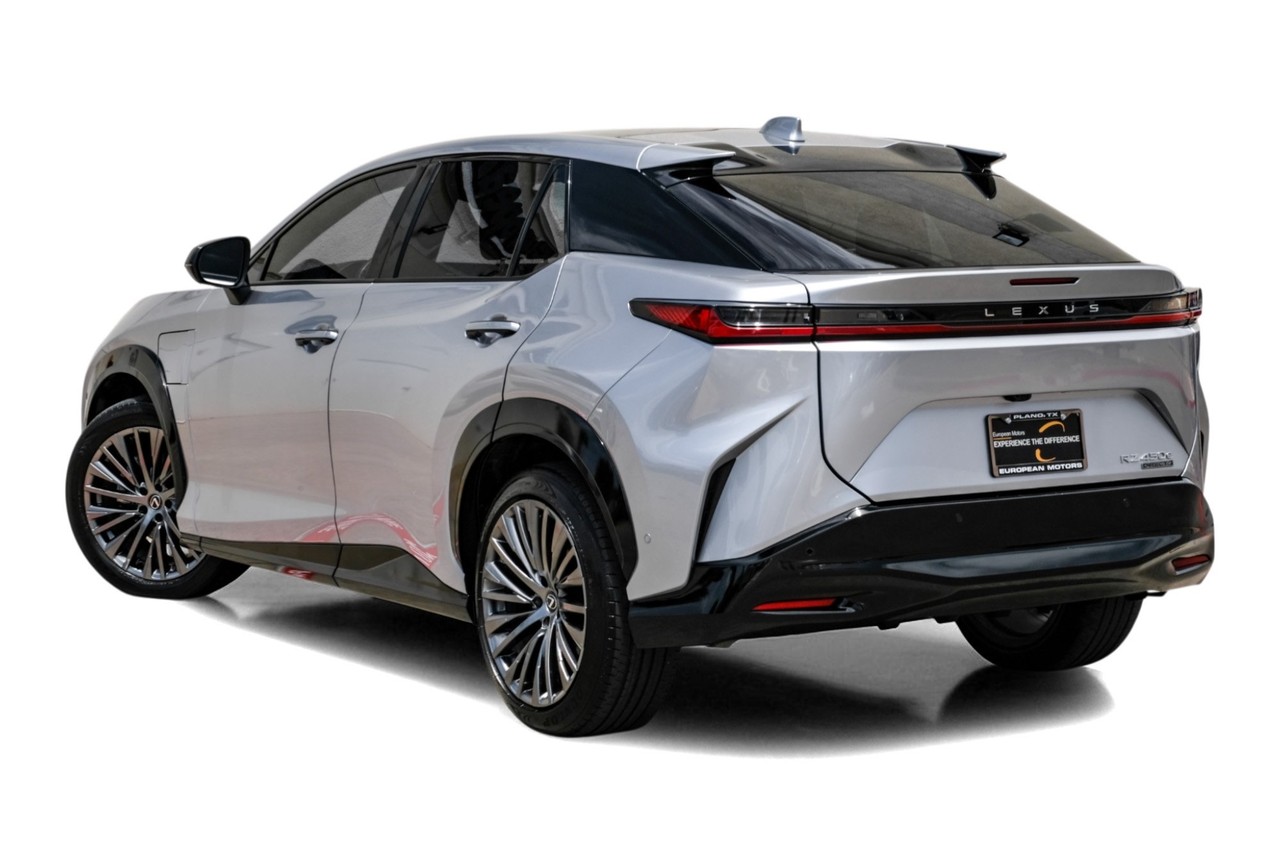Lexus RZ Vehicle Main Gallery Image 11