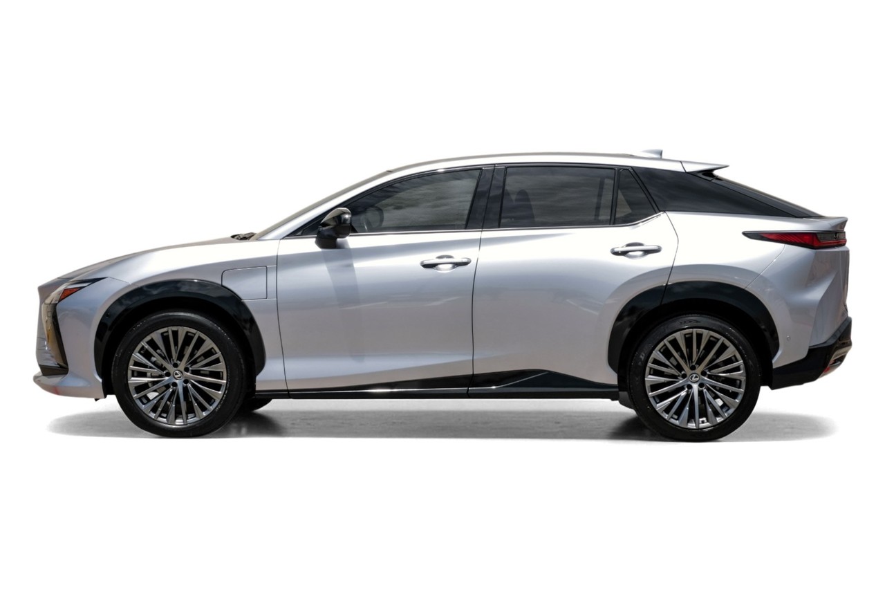 Lexus RZ Vehicle Main Gallery Image 12