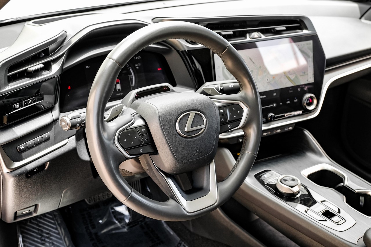 Lexus RZ Vehicle Main Gallery Image 16
