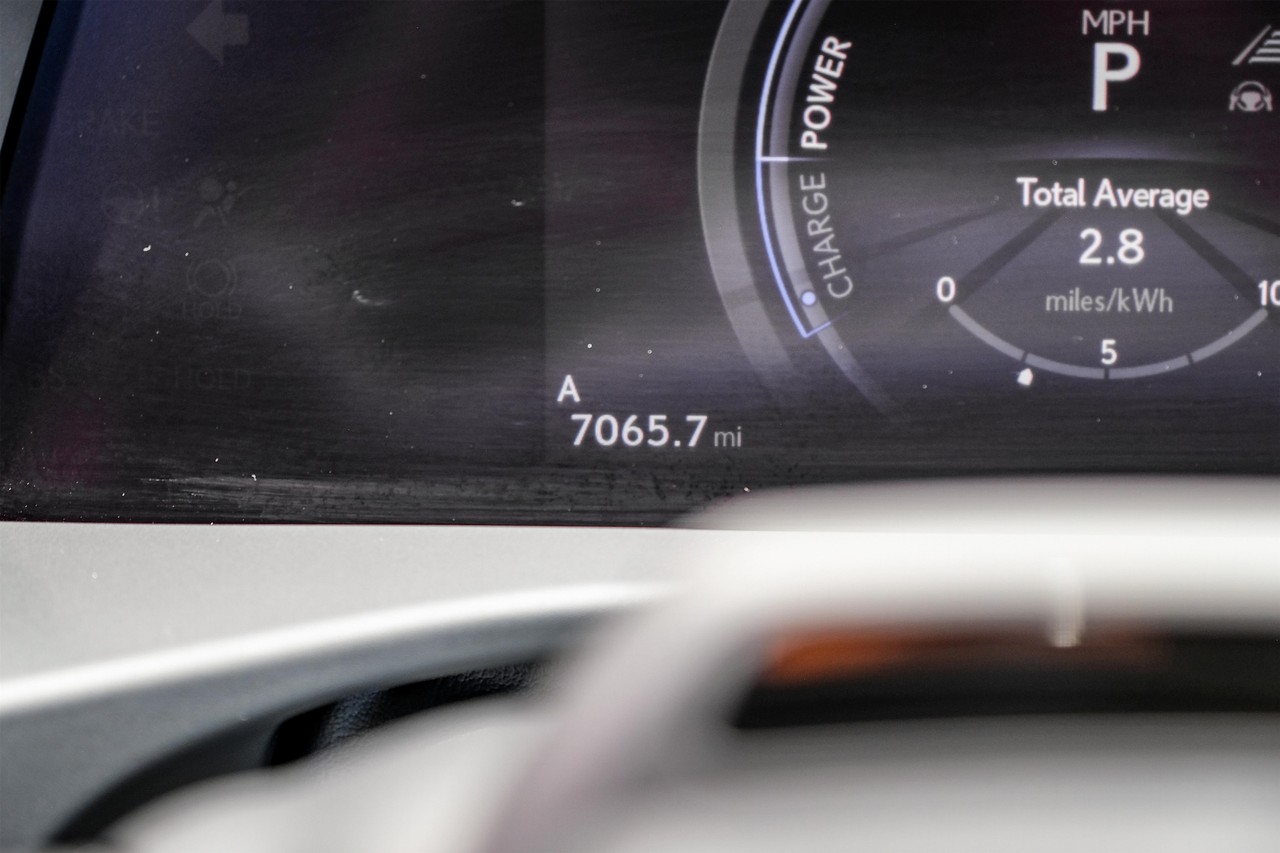 Lexus RZ Vehicle Main Gallery Image 21