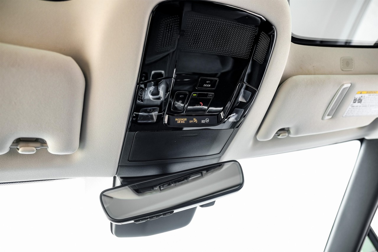 Lexus RZ Vehicle Main Gallery Image 23