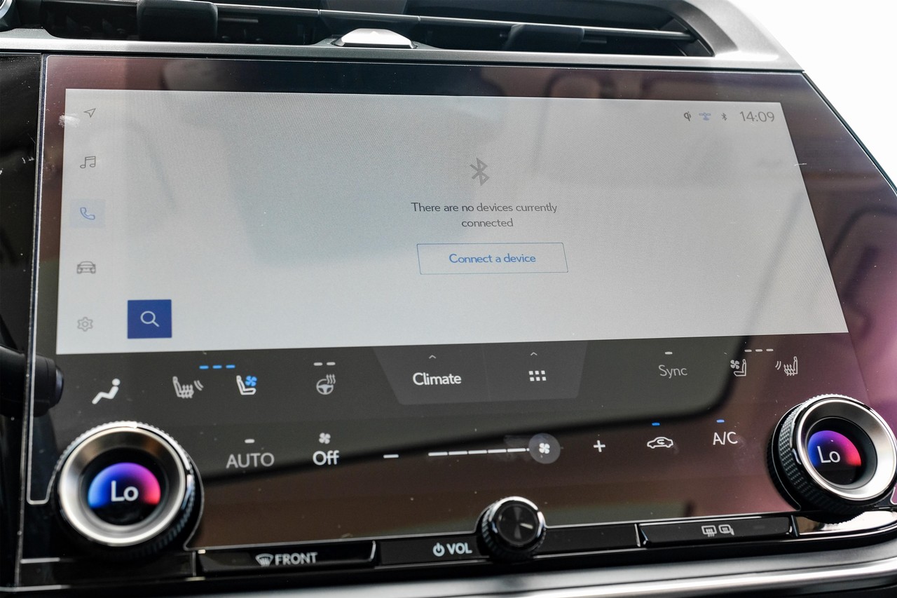 Lexus RZ Vehicle Main Gallery Image 26