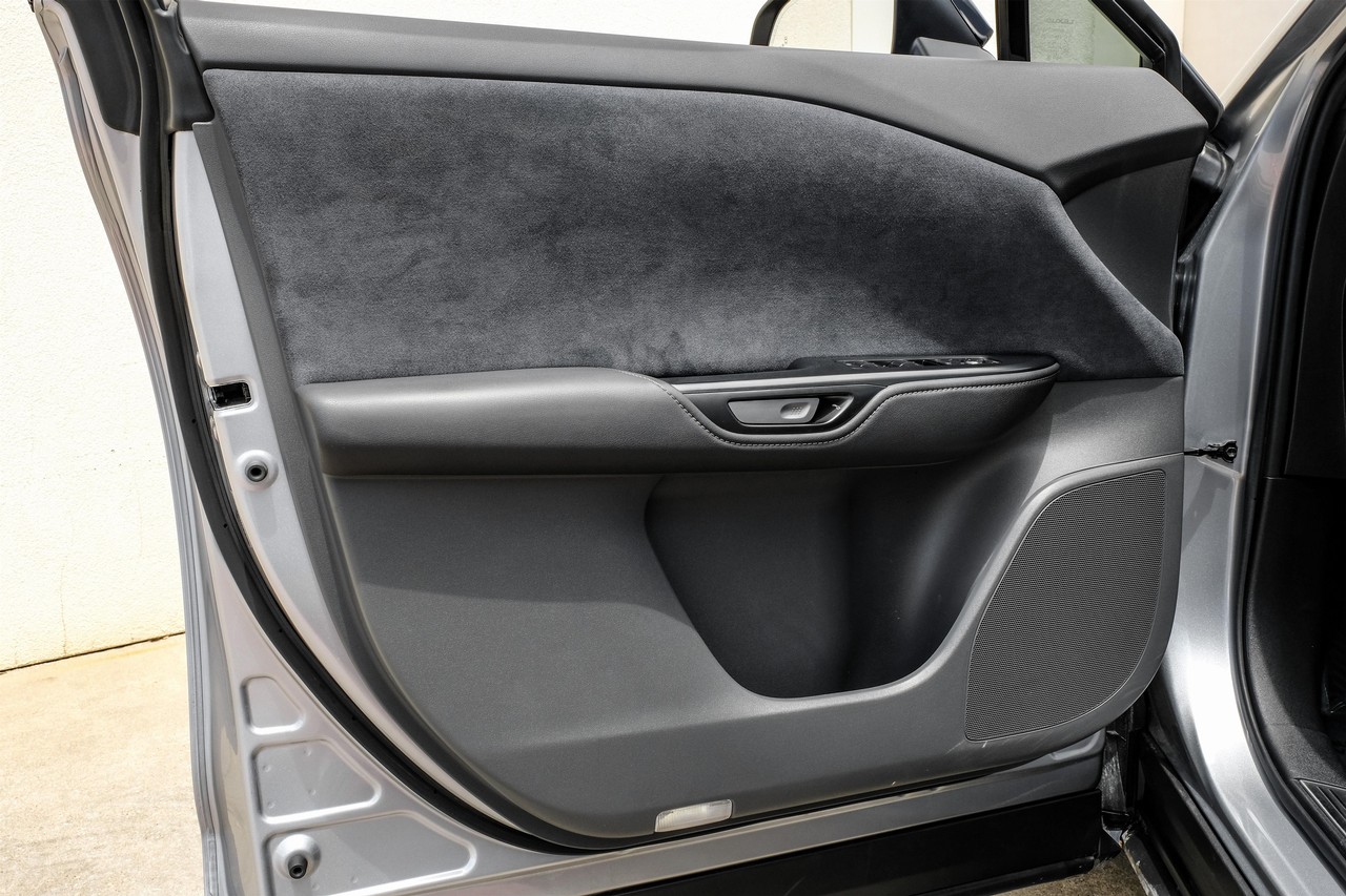 Lexus RZ Vehicle Main Gallery Image 34