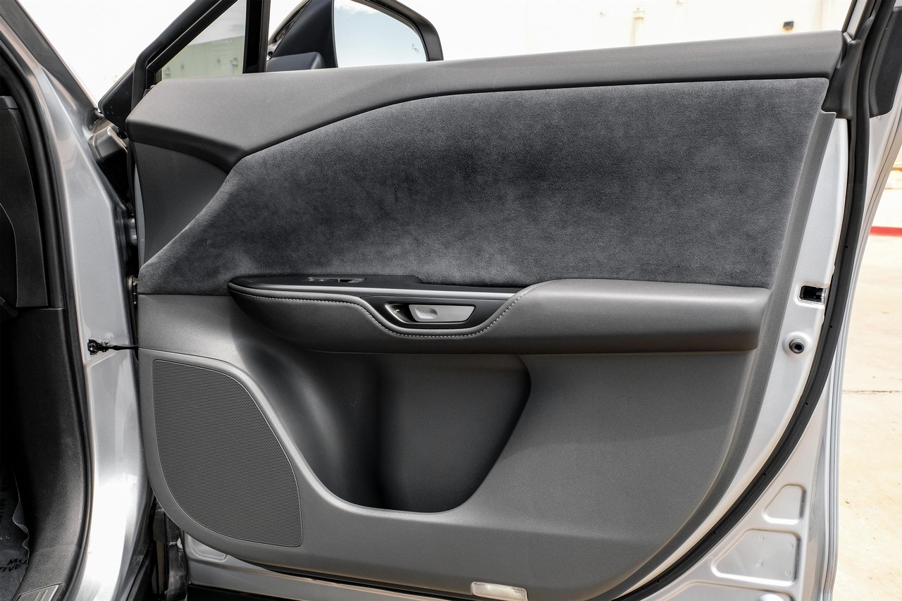Lexus RZ Vehicle Main Gallery Image 36