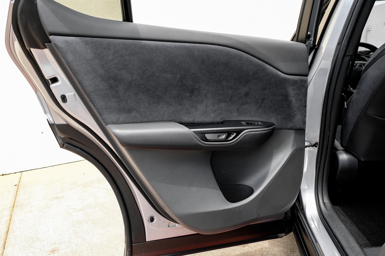 Lexus RZ Vehicle Main Gallery Image 37